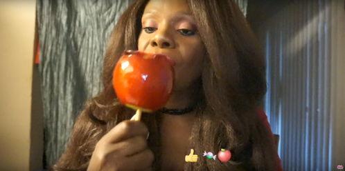 农村女人吃网红瓜图片,传统与现代的碰撞